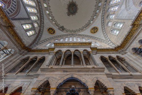 Obraz na płótnie A beautiful view of the Nuruosmaniye Camii, the mosque near the Grand Bazaar in Istanbul, Turkey w salonie
