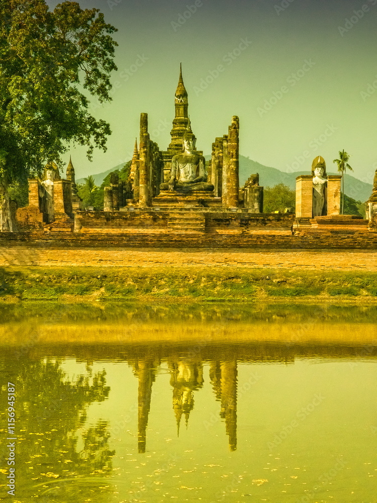 Naklejka premium Wat Mahathat Maha That temple, Sukhothai, Thailand