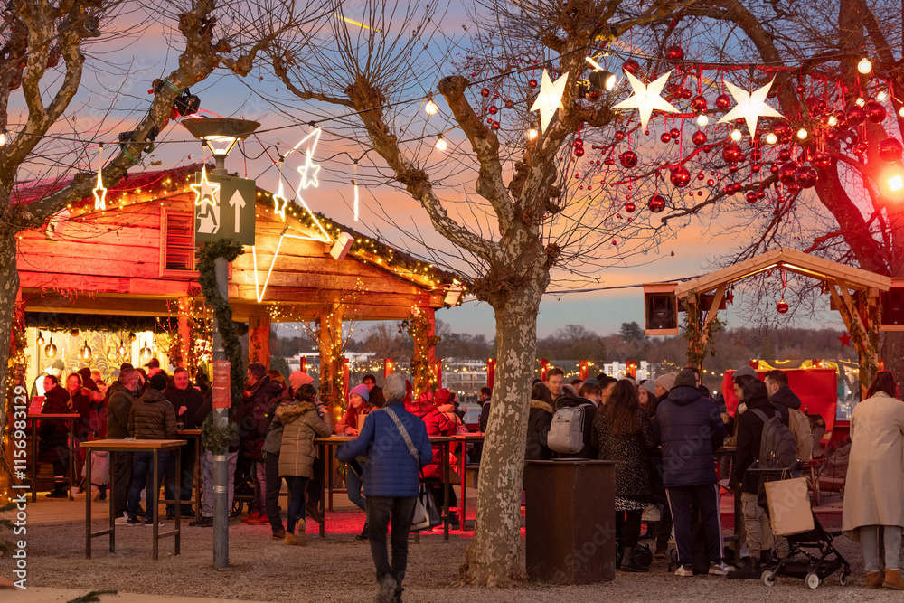Obraz premium Konstanz am Bodensee, Weihnachtsmarkt (Christkindlesmarkt) am Hafen (Stadtgarten)