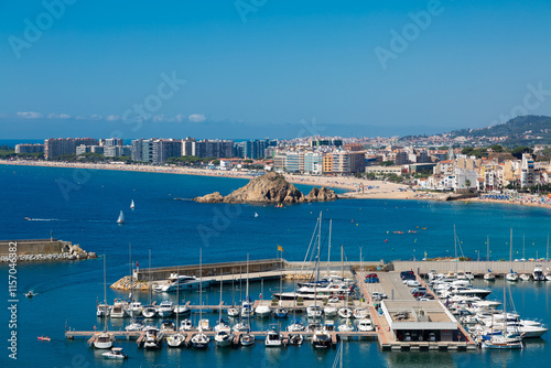 Obraz na płótnie Blanes cityscape with harbor, beach and sa palomera rock in summertime w salonie