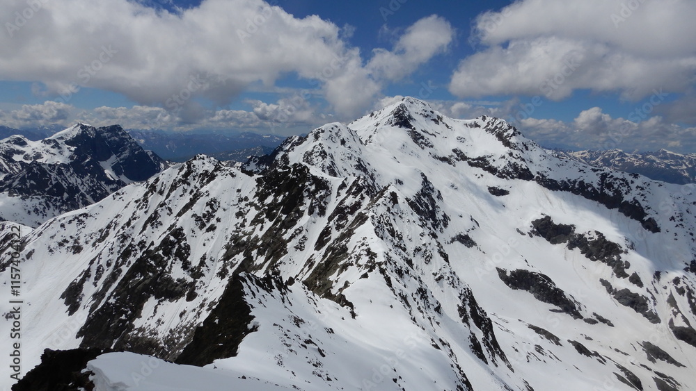 Bildmitte der Hochschober 3242m, links hinten Hoher Prijakt 3064m und Niederer Prijakt 3056m Bildmitte der Hochschober 3242m, links hinten Hoher Prijakt 3064m und Niederer Prijakt 3056m