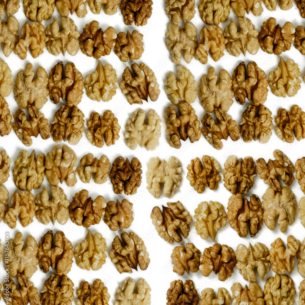Obraz premium Shelled Walnuts Pattern on White