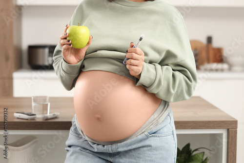 Young pregnant woman with l...