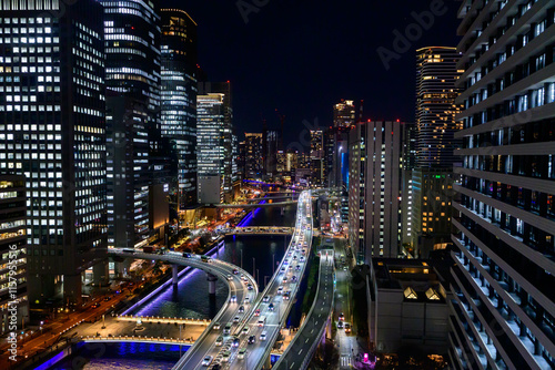 大阪中之島の夜景　ビル群とハイウェイ