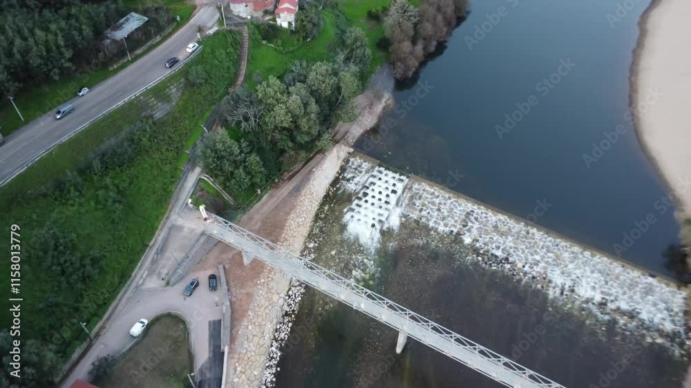 pequena barragem rio mondego