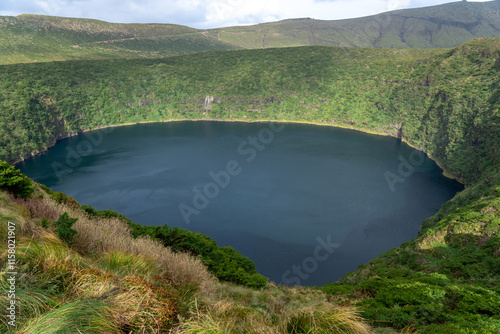 Slika na platnu Lagoon on the island of flowers of the archipelago of the Azores.