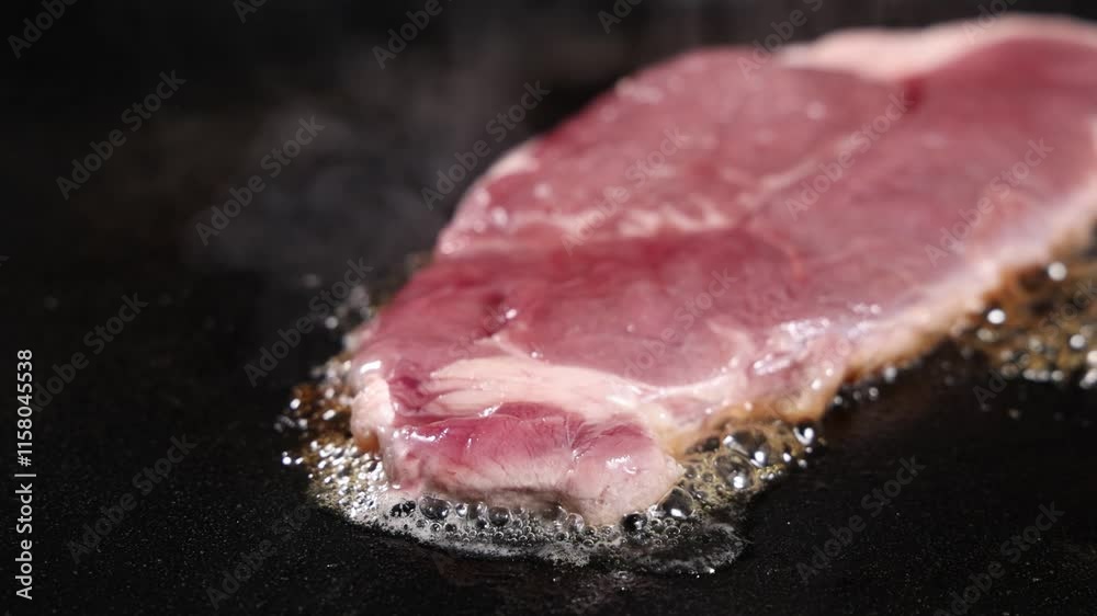 ステーキが焼けていく様子 ステーキが焼けていく様子