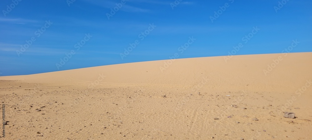 Naturaleza: dunas en contraste con el cielo Naturaleza: dunas en contraste con el cielo