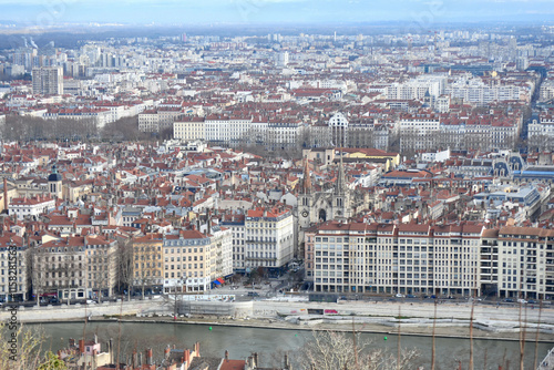 Lyon, église Saint Nizier, la Saône et la zone de la presqu'île photo