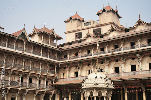 Obraz na płótnie A Spiritual Masterpiece: The Swaminarayan Temple in Ahmedabad w salonie