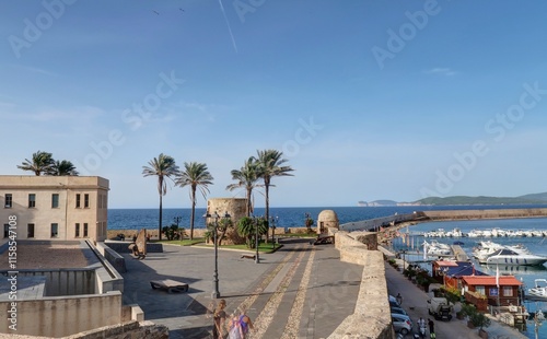 Fototapeta Naklejka Na Ścianę i Meble -  ville et port d'Alghero en Sardaigne, Italie