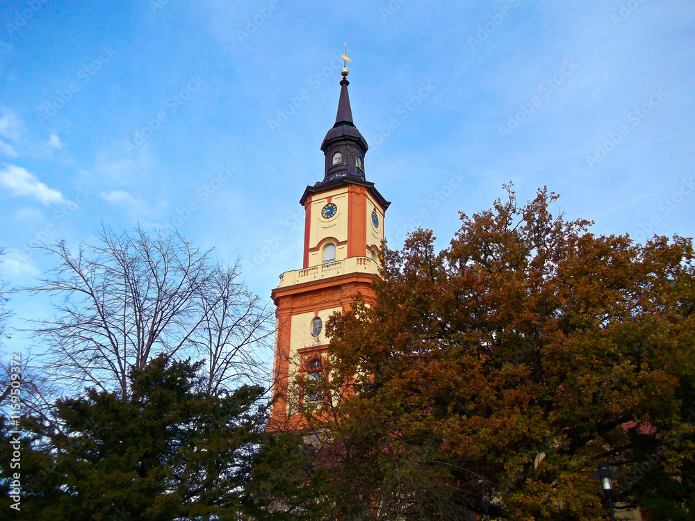 Blick zum Glockenturm der Maria Magdalenen Kirche