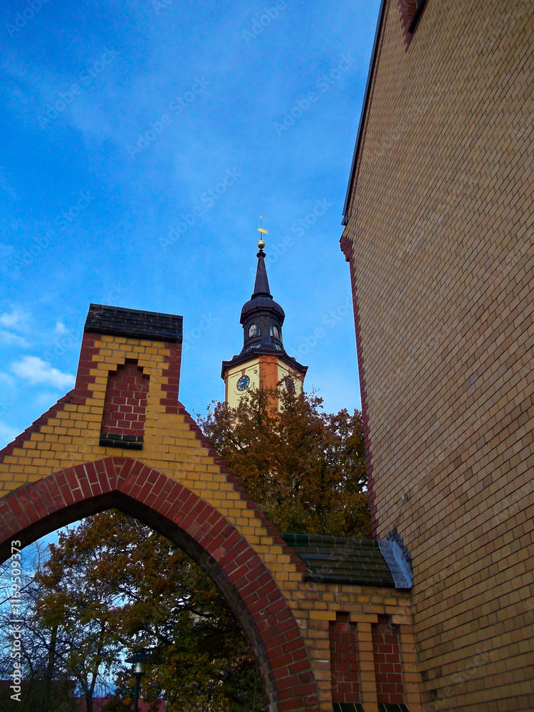Blick zum Glockenturm der Maria Magdalenen Kirche