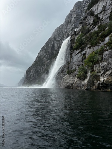 Wasserfall in Lysefjord in der Nähe von Stavanger, Norwegen photo