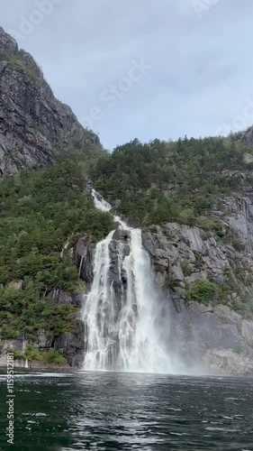 Songesand Wasserfall nahe Stavanger, Norwegen