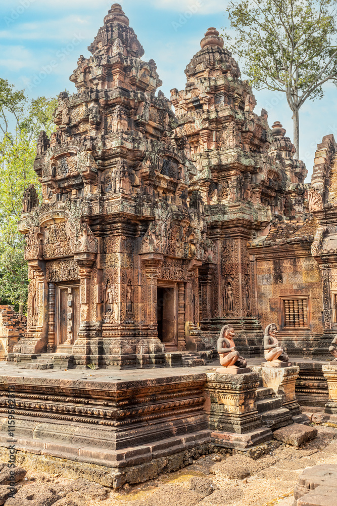 Naklejka premium Statues guarding at the entrance to hindu Banteay Srei khmer temple, Angkor Archaeological Park, Siem Reap, Cambodia