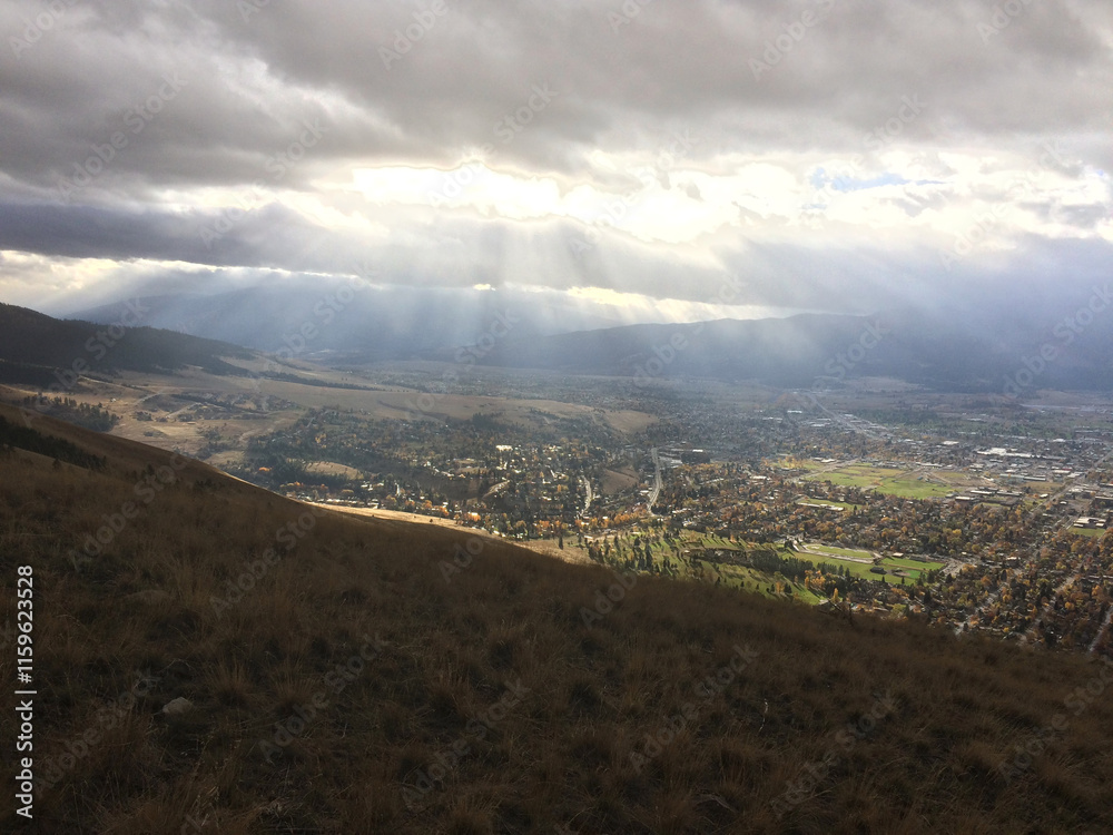 Obraz premium Cloudy Valley View