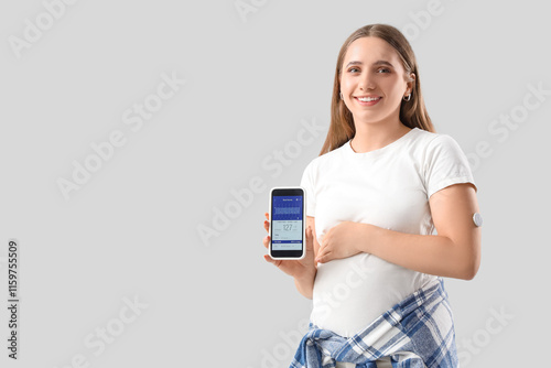 Young pregnant woman with g...