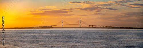 Fotografie panorama of sunset over the Sidney Lanier Bridge in Brunswick, GA