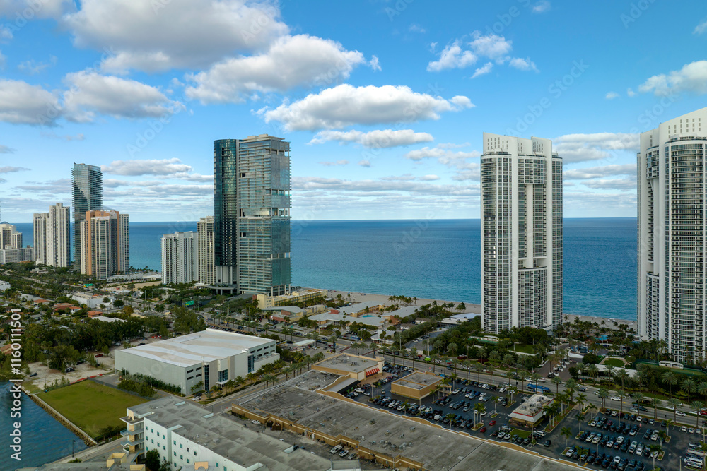 Φωτογραφία View from above of luxurious highrise hotels and condos on Atlantic ocean shore in Sunny Isles Beach city