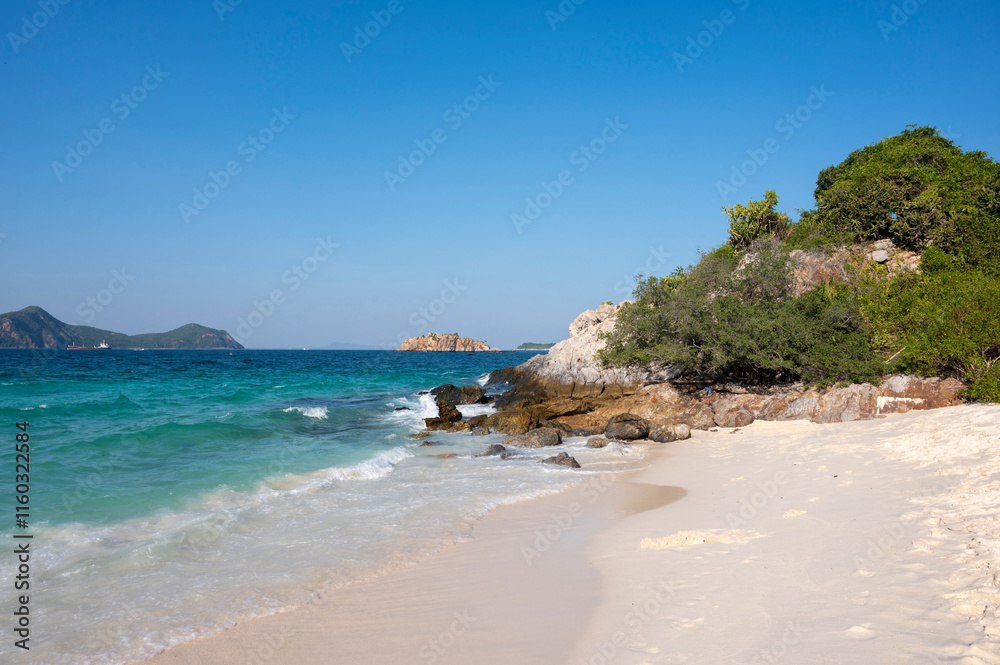 Fototapeta premium Beautiful seascape with big rock, sand beach, tree and mountain of beautiful seascape at Koh Samaesarn, Chonburi, Thailand