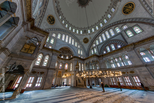 Obraz na płótnie A beautiful view of the Nuruosmaniye Camii, the mosque near the Grand Bazaar in Istanbul, Turkey w salonie