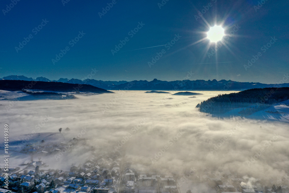Fototapeta premium Blick vom Möschberg auf Grosshöchstetten im Emmental, Schweiz (Ende Dezember 2024)