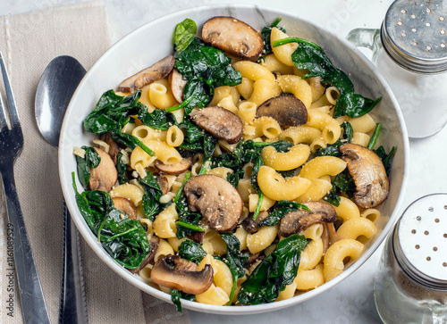 macaroni with  spinach,  and mushrooms