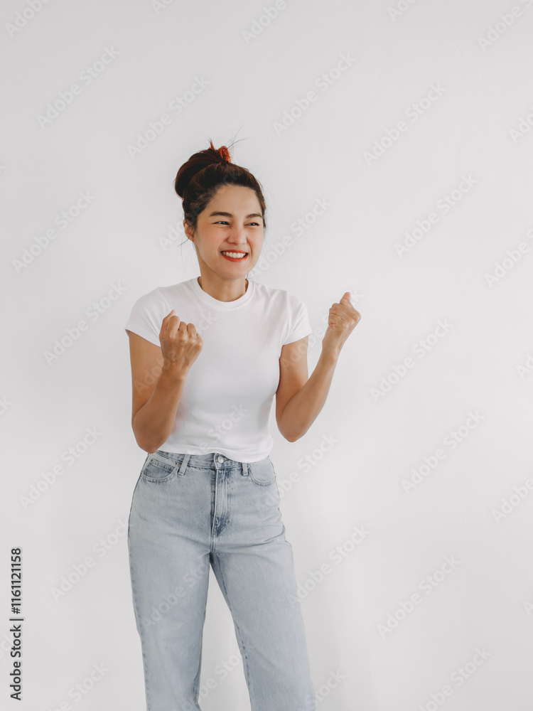 Φωτογραφία Vertical photo of happy asian Thai woman, hands holding and clenching hands, successful work, yes gesture, standing isolated over white background wall