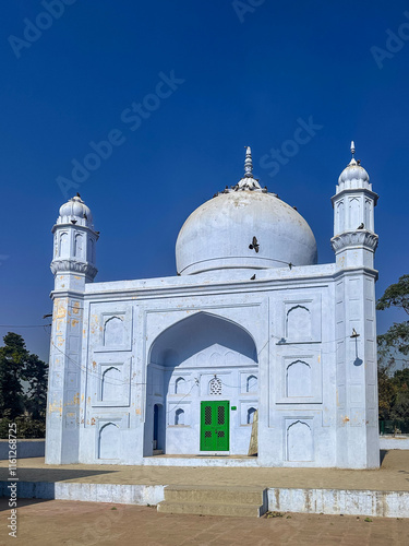 photo footage taken from the outside of the tomb of Hazrat Imam Seyfeddin Faruki, an Islamic scholar and Sufi who lived in the 15th century, in the city of Sirhind, India. photo