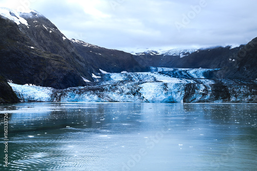 Fototapeta Naklejka Na Ścianę i Meble -  Close up view on the glaciers in Alaska,  mountains and glacier landscape