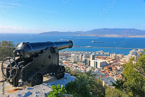 фотографія Cannon above Gibraltar town, Gibraltar