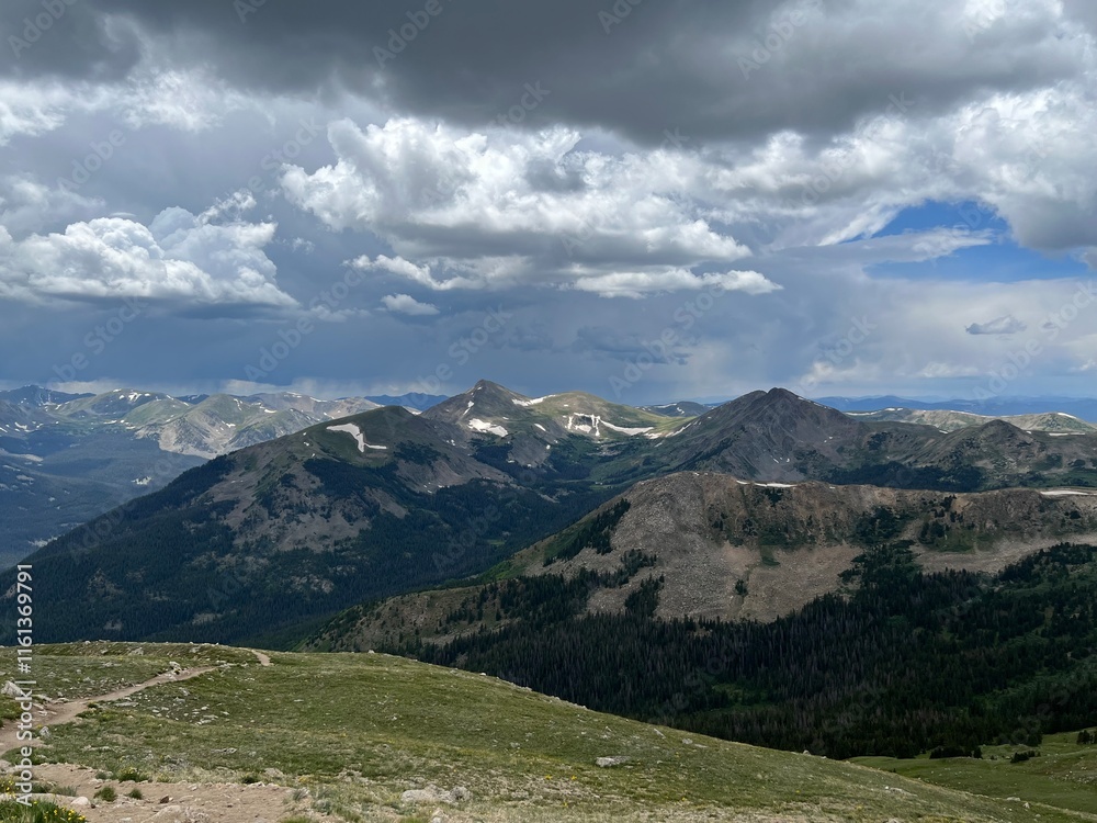 Fototapeta premium Colorado mountain landscape with clouds