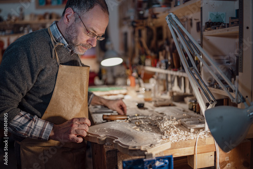 Fotografie Italian violin maker crafting violin in cremona workshop
