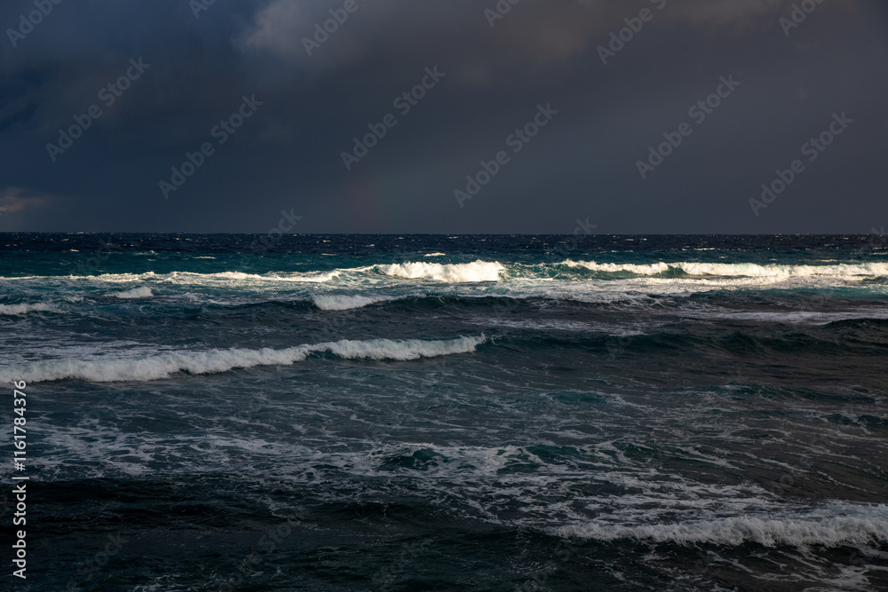 奄美。早朝の冬の海。