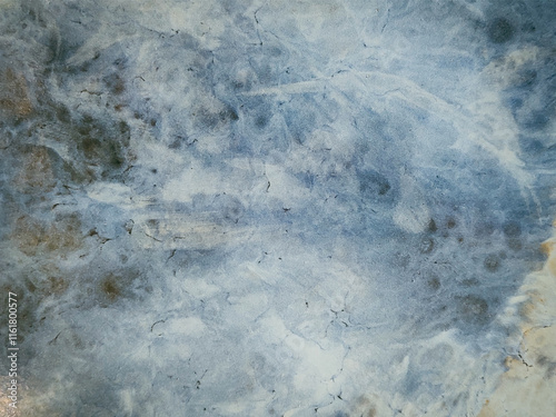 Fototapeta Naklejka Na Ścianę i Meble -  Textura de mármore fosco acetinado com ondas azul. Superfície Abstrato luxuoso azul com manchas e fumaça azul e preto. Textura para designs, planos de fundo e materiais em 3D