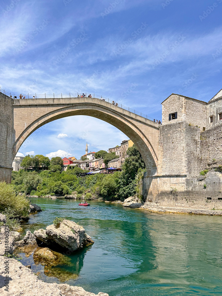 Obraz premium View of the Stari Most from the Rivers Edge