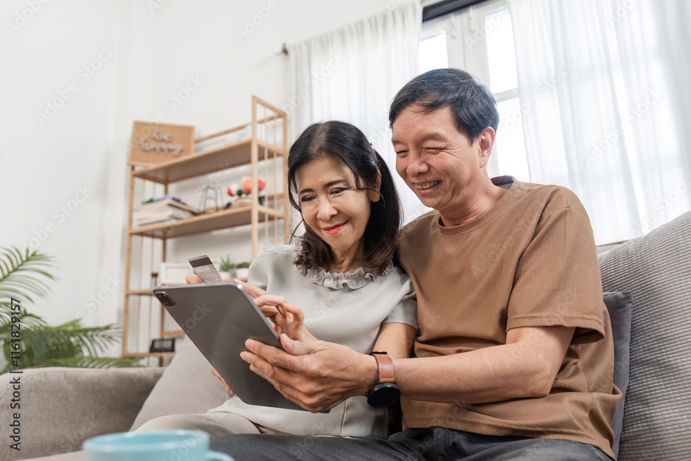 Obraz premium Elderly Couple Collaborating on Family Financial Planning with Digital Tablet at Home