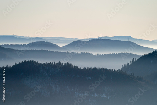 Aussicht über den Nordwarzwald beim Lotharpfad bei Inversion 