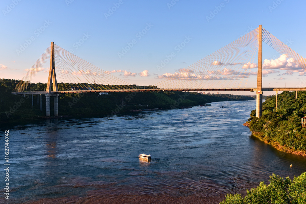 Obraz premium The International Frienship Bridge