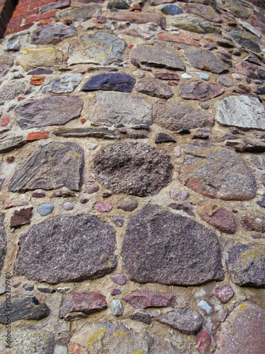 Obraz na płótnie Feldsteine in einer historische Stadtmauer aus dem 13. Jahrhundert w salonie