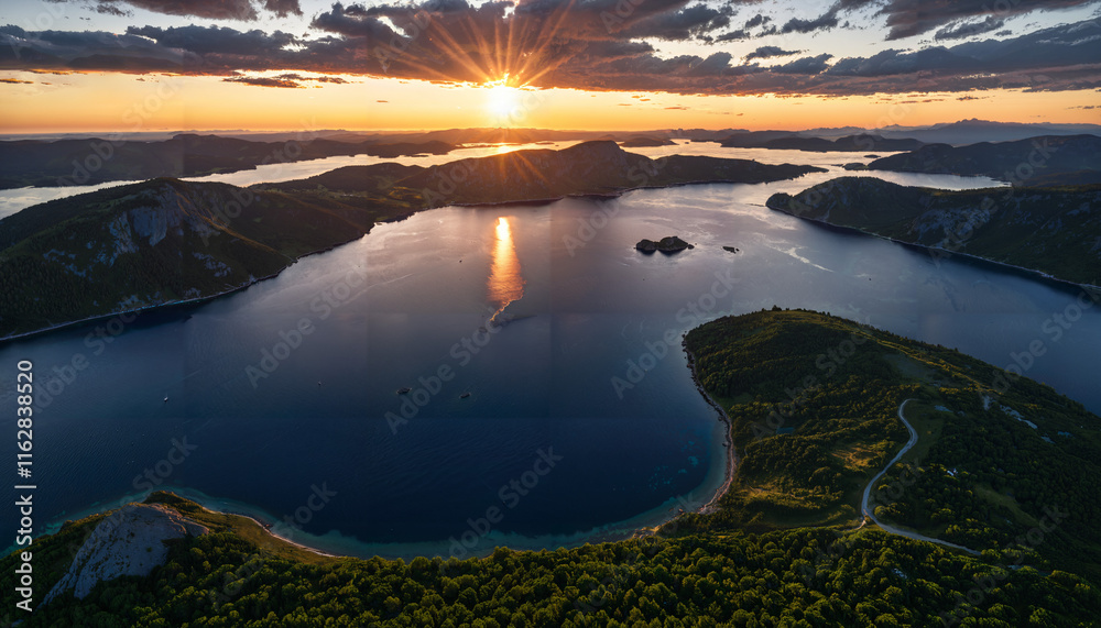 Fototapeta premium Coucher de soleil sur le golfe pittoresque