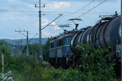 Lokomotywa pociągu z wagonami