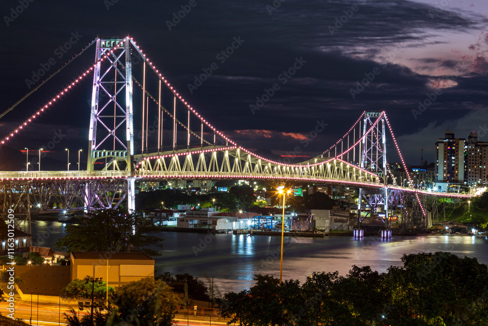 anoitecer em Florianópolis ponte Hercílio Luz Santa Catarina Brasil Florianopolis anoitecer em Florianópolis ponte Hercílio Luz Santa Catarina Brasil Florianopolis