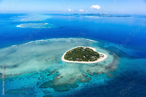 Fototapeta Naklejka Na Ścianę i Meble -  Fiji Tavarua Island (heart island)