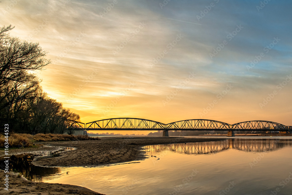 Fototapeta premium noc, woda, niebo, rzeka, morski, gród, sundown, krajobraz, jezior, architektura, brydż, podróż, wieczorny, europa, dzisiejszy wieczór, chmura, lampki, dom, charakter, czółno, oceanu, miasteczko, iskra