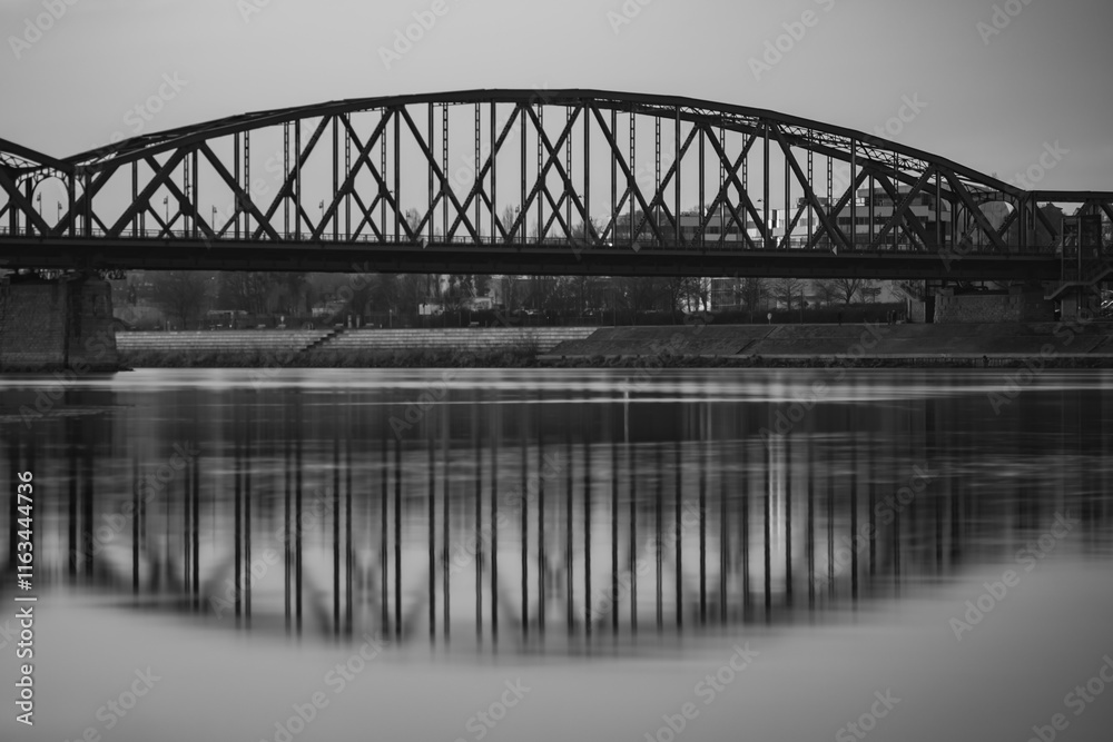 Fototapeta premium noc, woda, niebo, rzeka, morski, gród, sundown, krajobraz, jezior, architektura, brydż, podróż, wieczorny, europa, dzisiejszy wieczór, chmura, lampki, dom, charakter, czółno, oceanu, miasteczko, iskra