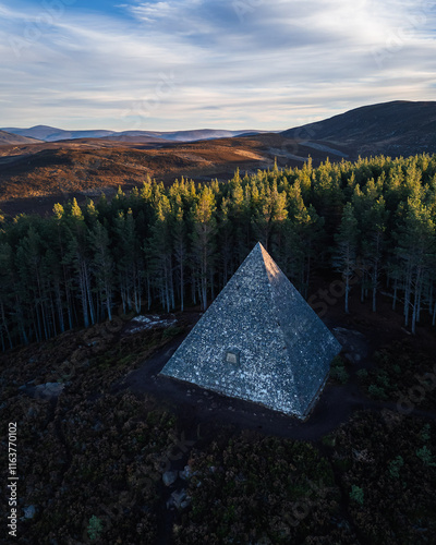 Foto Prince Albert Cairn, near Balmoral Castle, Cairngorms National Park, Scotland