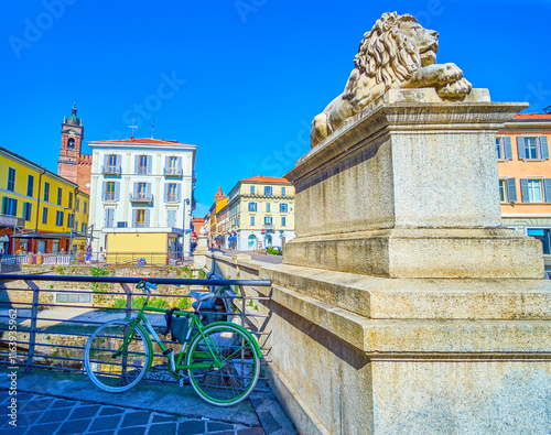 Obraz na płótnie Historic Ponte dei Leoni bridge in citycenter of Monza city, Italy w salonie