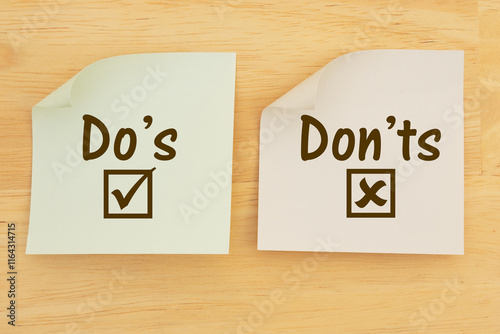 Obraz na płótnie Dos and Donts on Sticky Notes w salonie